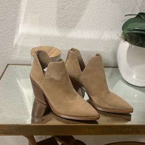 Vince Camuto ankle Boots size 9